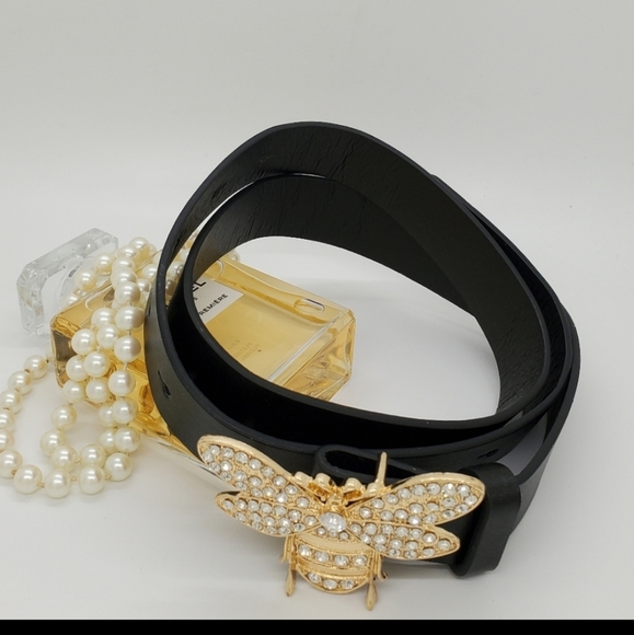 NWOT Bee Couture Crystal Belt
